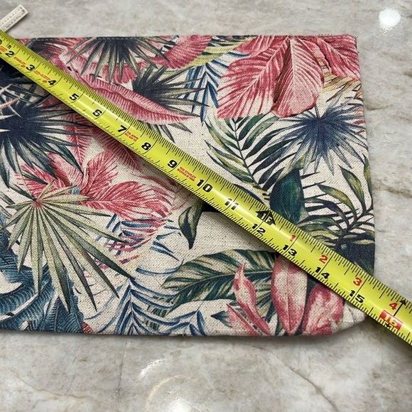Marine Layer | Large Pouch for Travel, Tablet, Small Laptop | Tropical Print - Picture 4 of 10